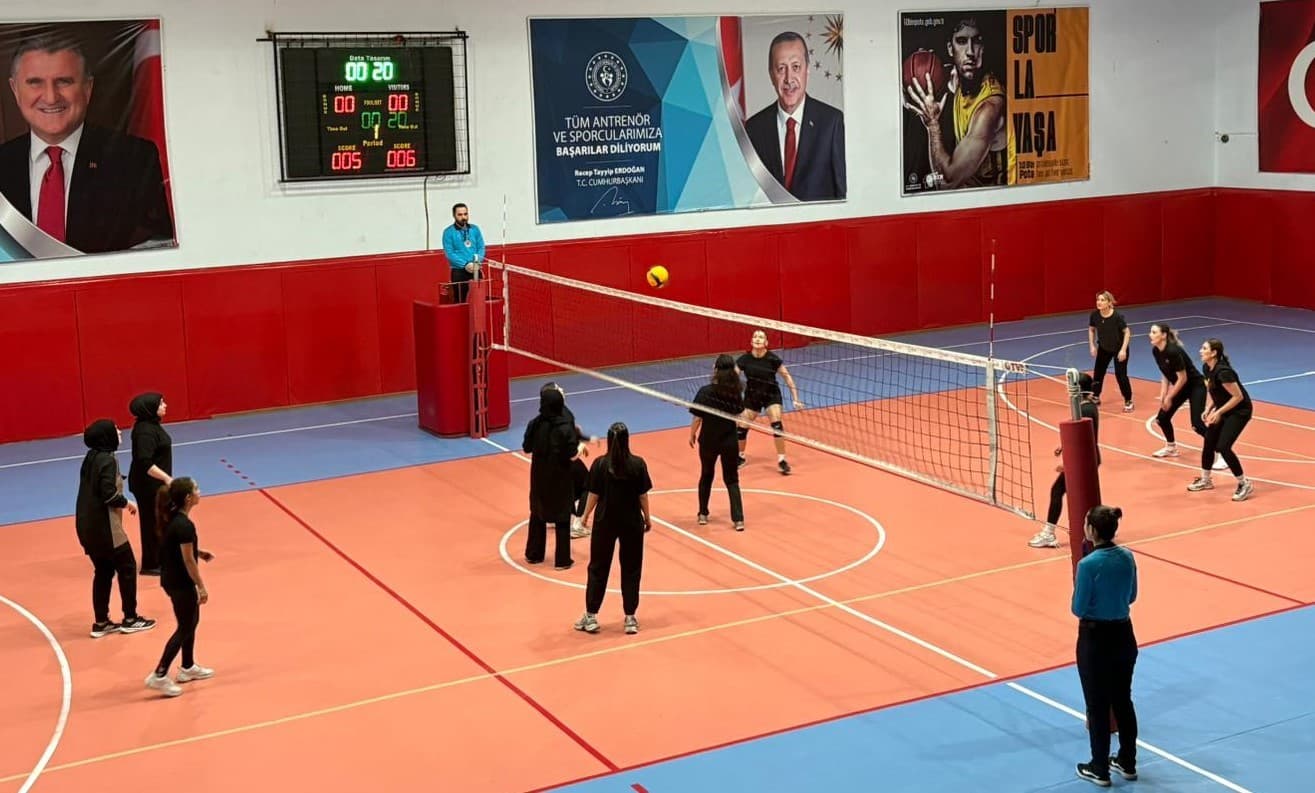Selendi’de 8 Mart Dünya Kadınlar Günü’ne özel voleybol turnuvası