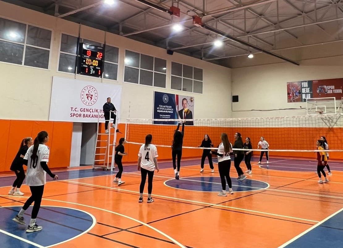Selendi’de 8 Mart Dünya Kadınlar Günü’ne özel voleybol turnuvası