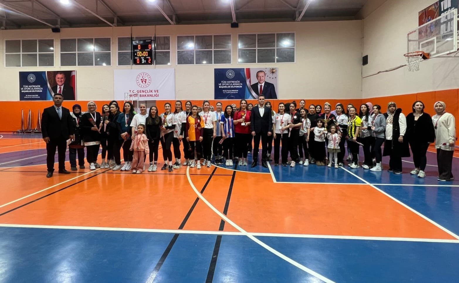 Selendi’de 8 Mart Dünya Kadınlar Günü’ne özel voleybol turnuvası
