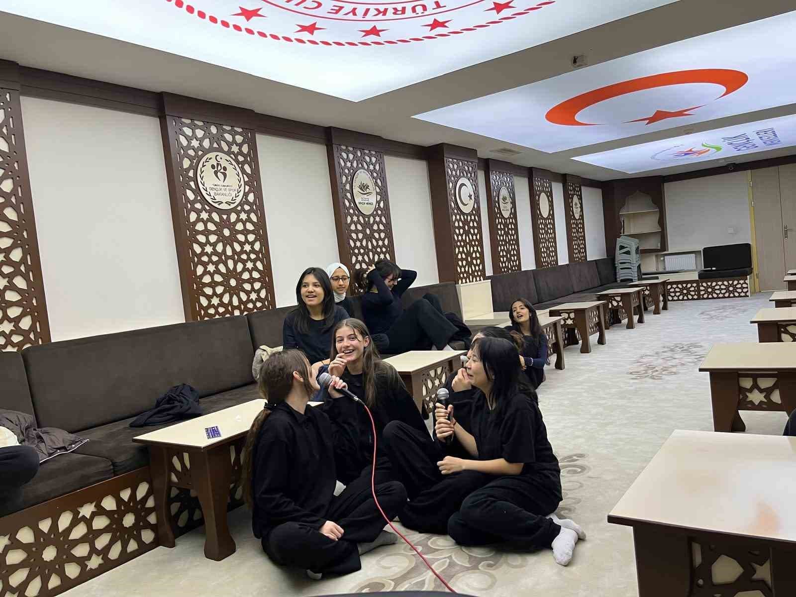 Öğrenciler Bahçeşehir Gençlik Merkezi’nde misafir edildi