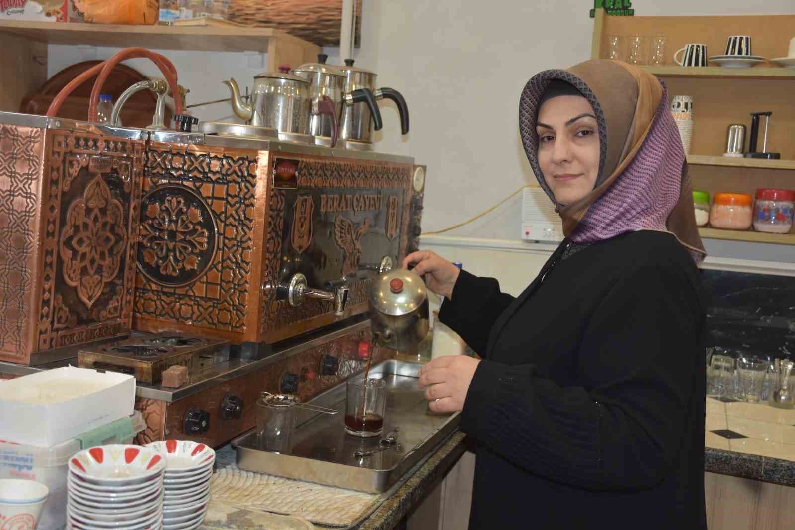 Karı kocanın çay ocağındaki omuz omuza mesaisi 15’inci yılında