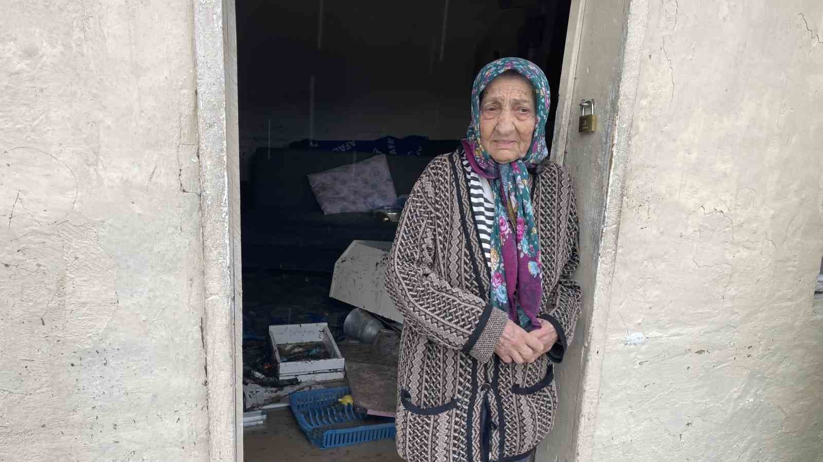 Kadirli’de sel felaketi: Evler ve iş yerleri sular altında kaldı