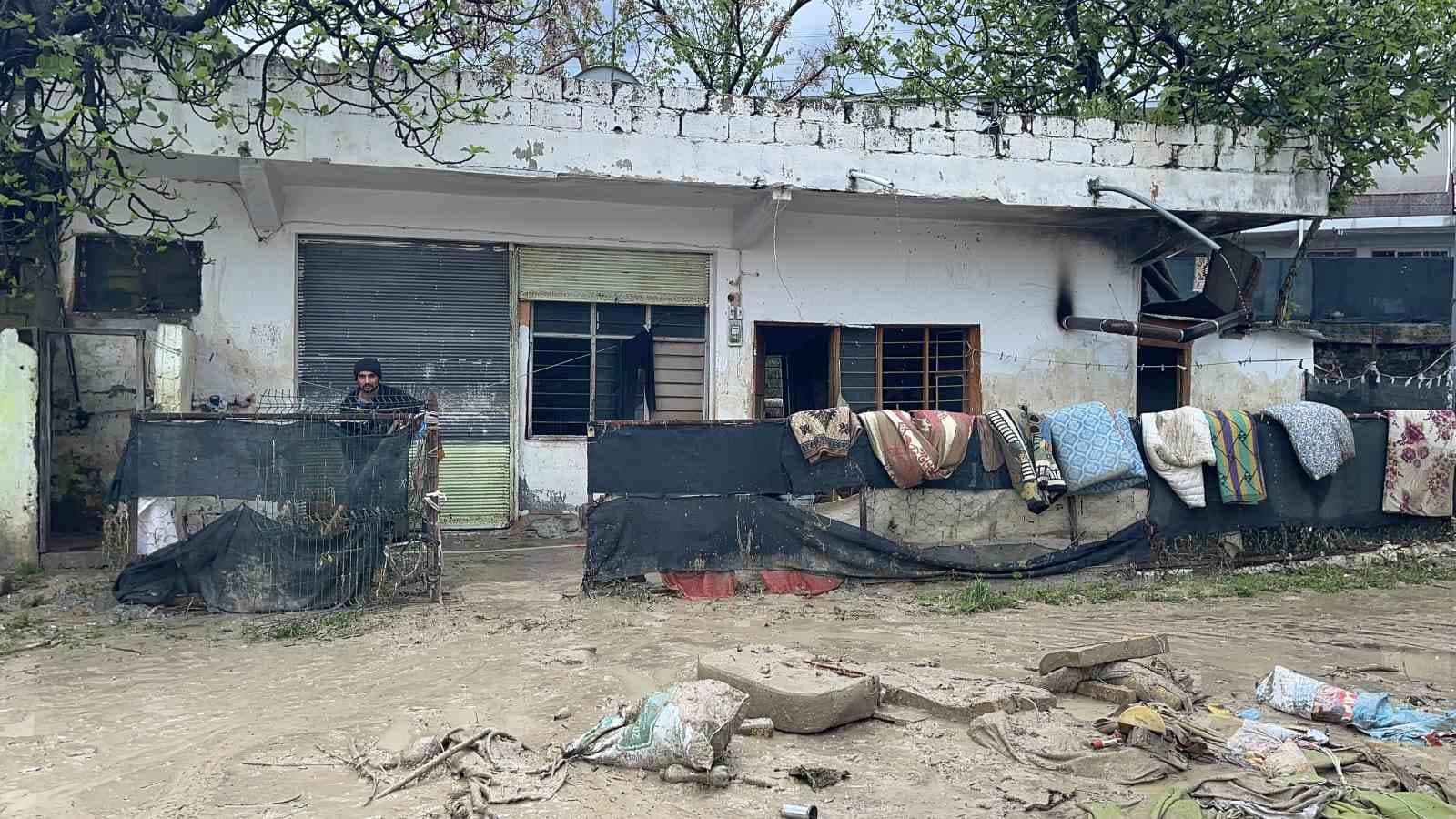 Kadirli’de sel felaketi: Evler ve iş yerleri sular altında kaldı