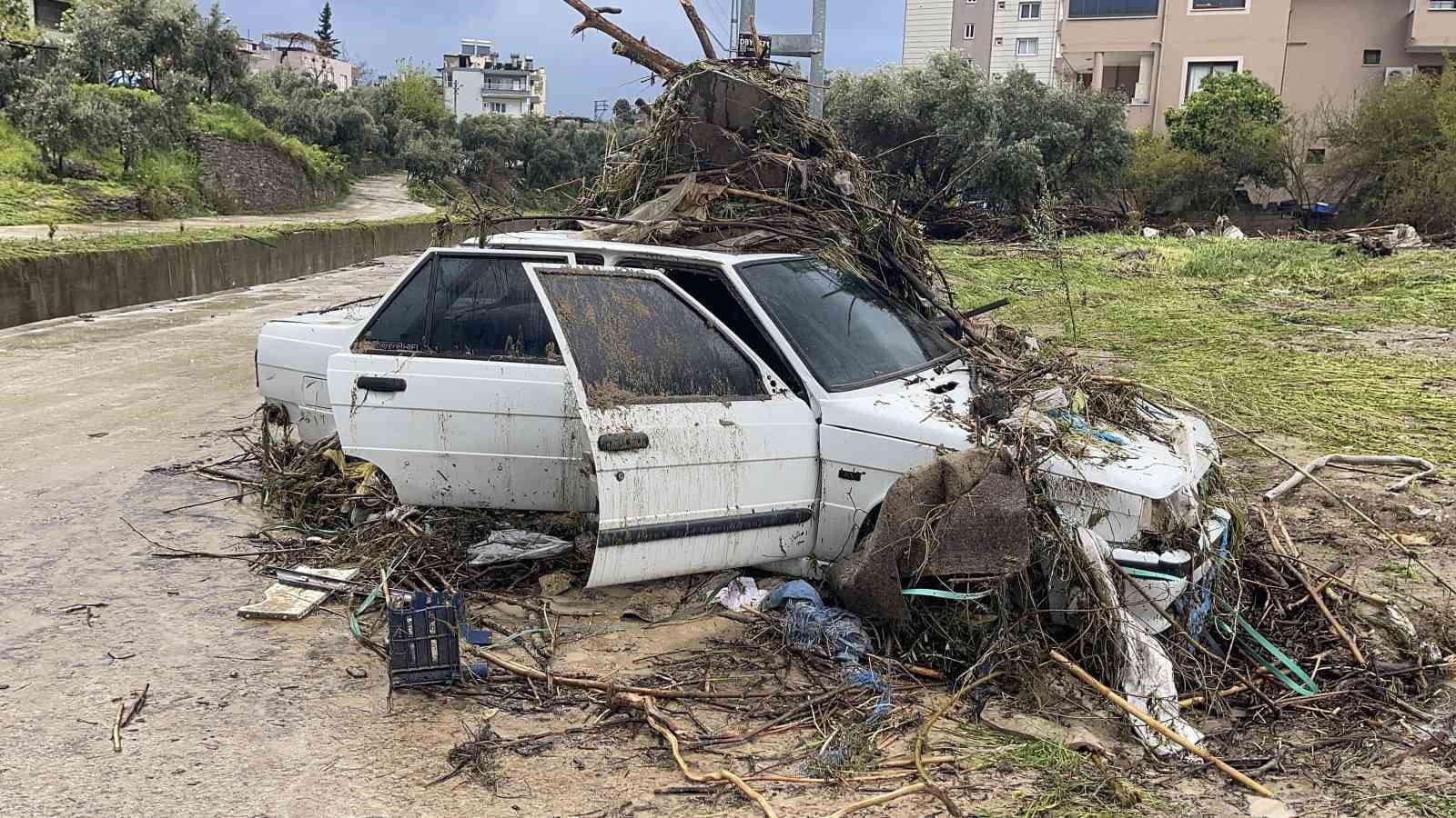 Kadirli’de sel felaketi: Evler ve iş yerleri sular altında kaldı
