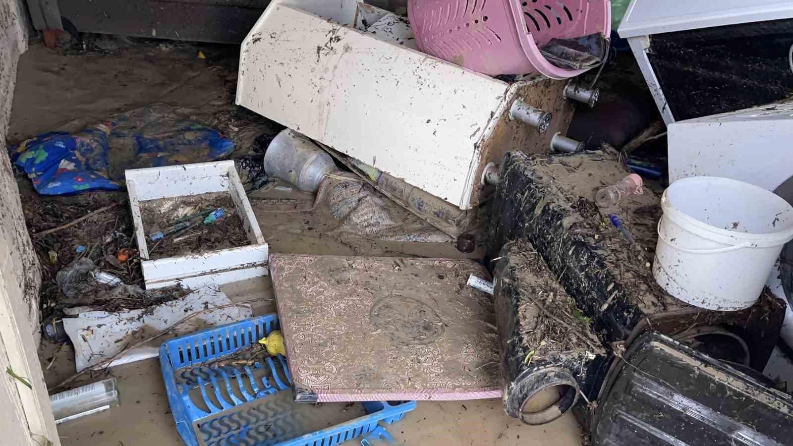 Kadirli’de sel felaketi: Evler ve iş yerleri sular altında kaldı