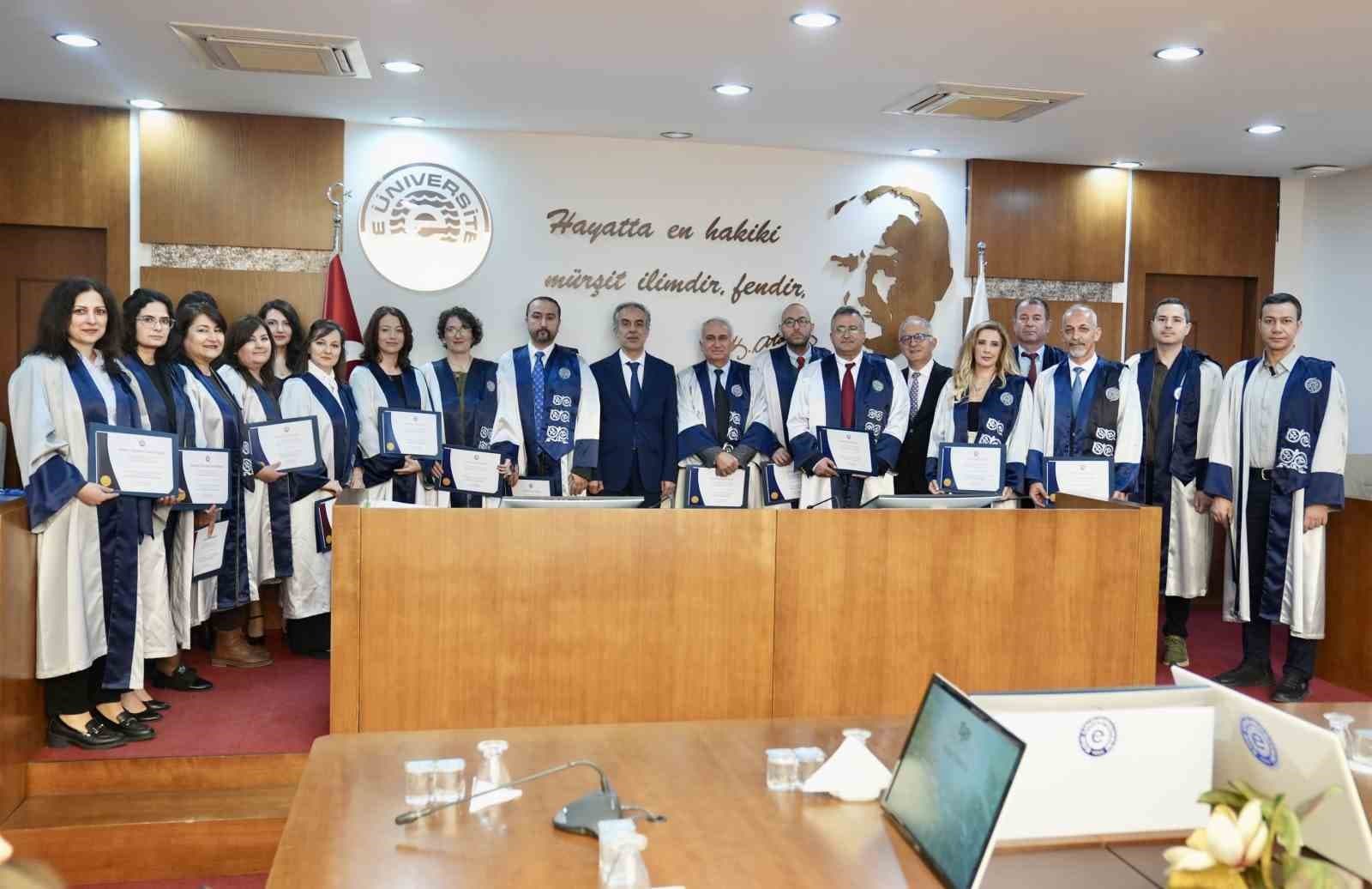 Ege Üniversitesi Senatosunda başarılı akademisyenler ve birimler ödüllendirildi