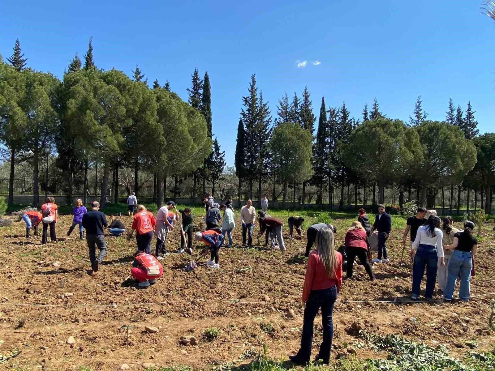 Edremit’te toprağa değer katan dokunuş
