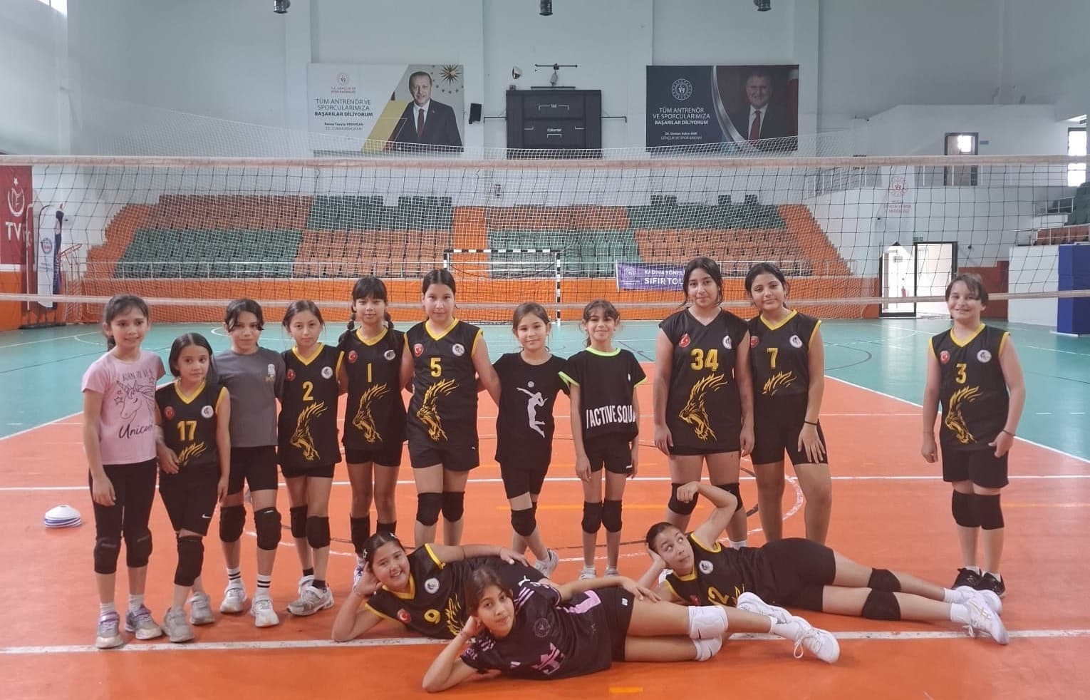 Köyceğiz voleybol takımında minik kaptanlar yetişiyor