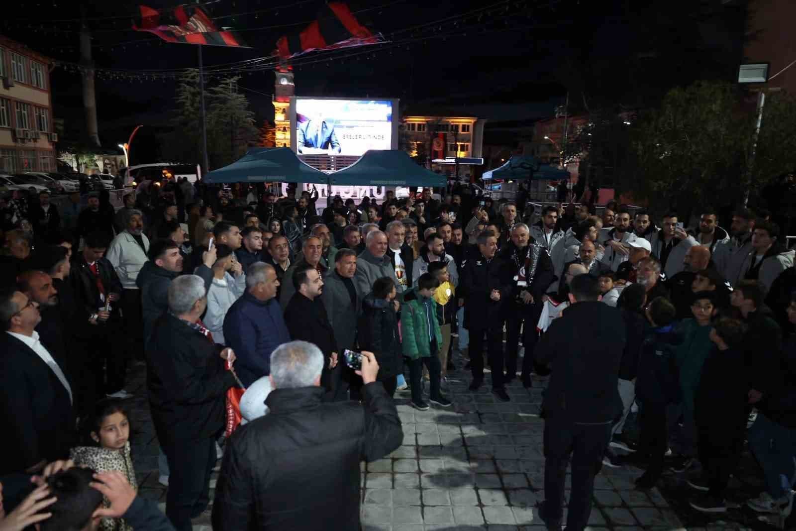 Sungurlu’da şampiyonluk sevinci meydana taştı