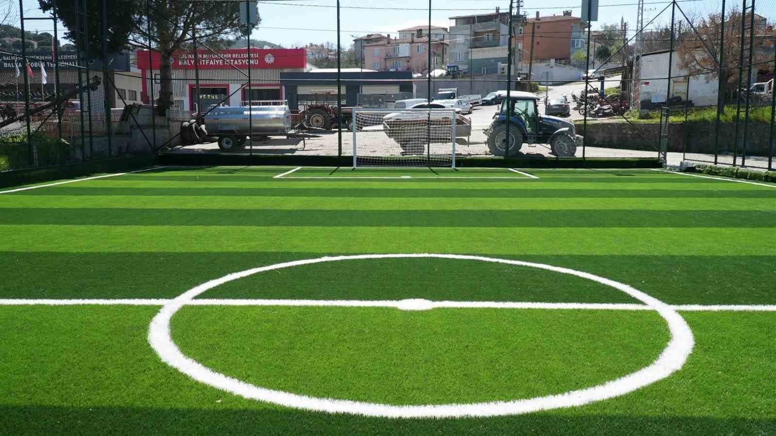 Akın gençlerin sesini duydu, mahalleler yeşil sahaya kavuştu