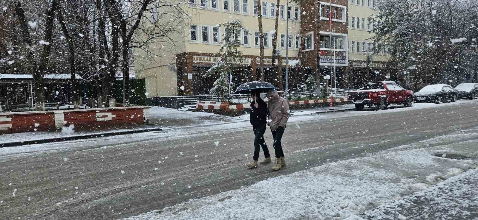Bulanık’ta nisan ayında kar sürprizi