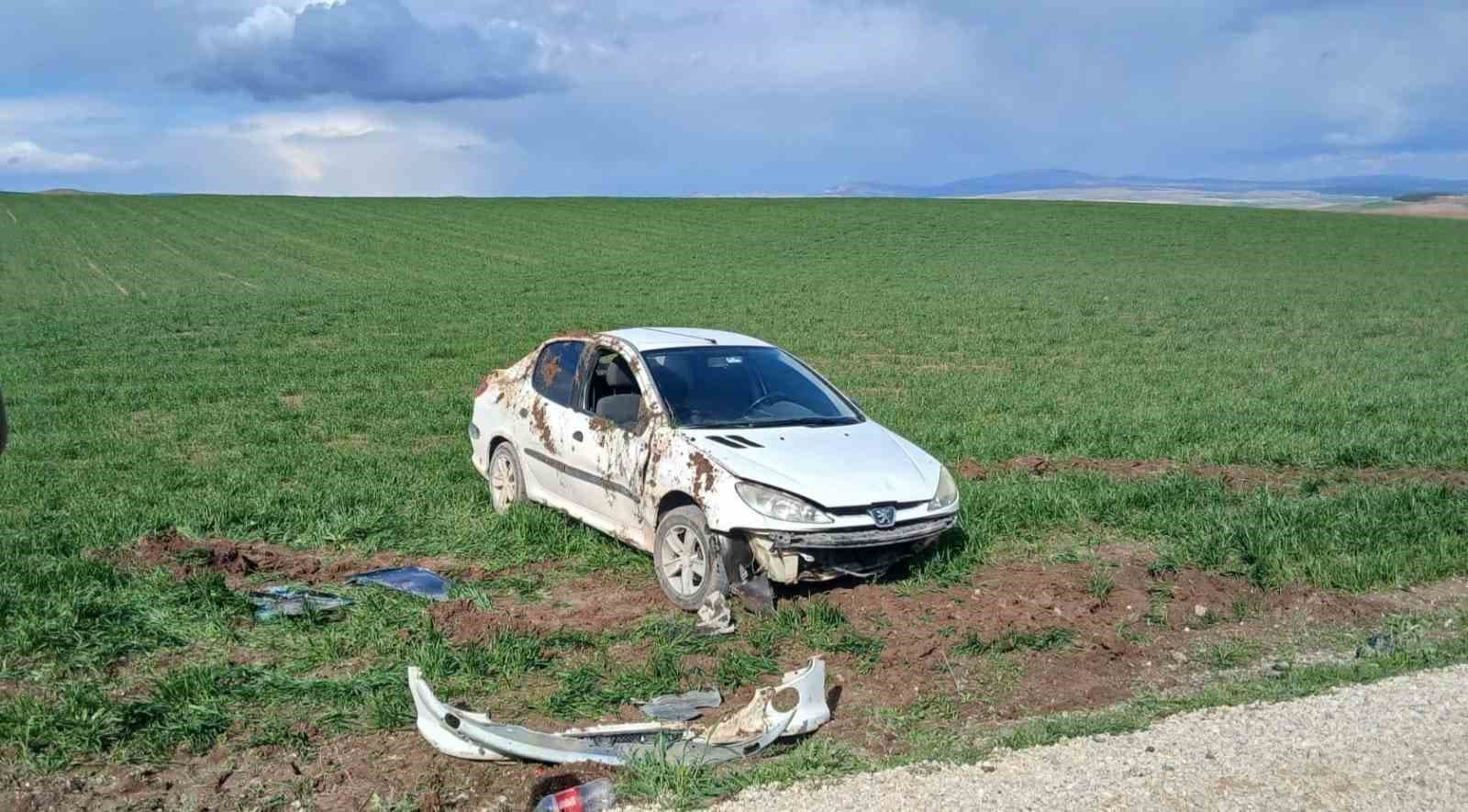 Çorum’da devrilen otomobilin sürücüsü yaralandı