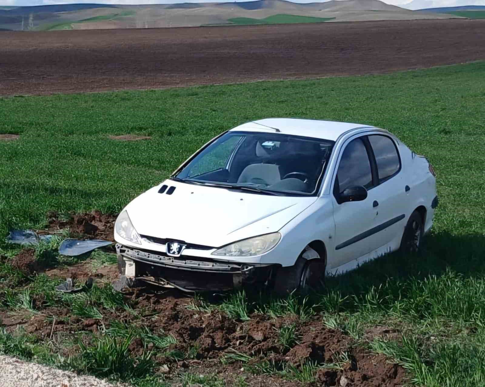Çorum’da devrilen otomobilin sürücüsü yaralandı