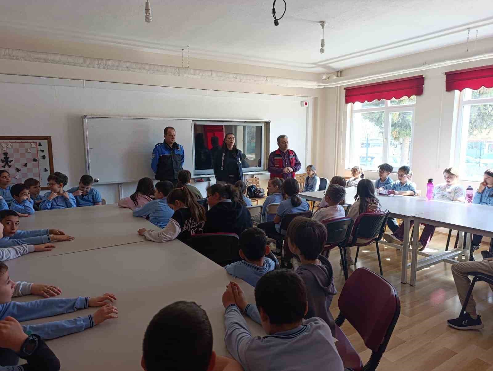 Kırklareli’nde "Mahremiyet, Akran Zorbalığı ve Güvenli İnternet" eğitimleri