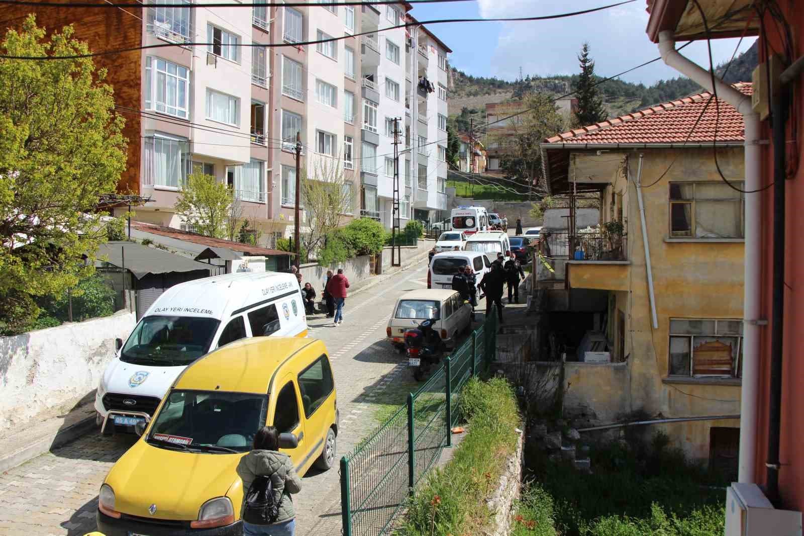 Aynı evde 11 yıl arayla ikinci soba faciası: Bu kez baba ve oğlu hayatını kaybetti