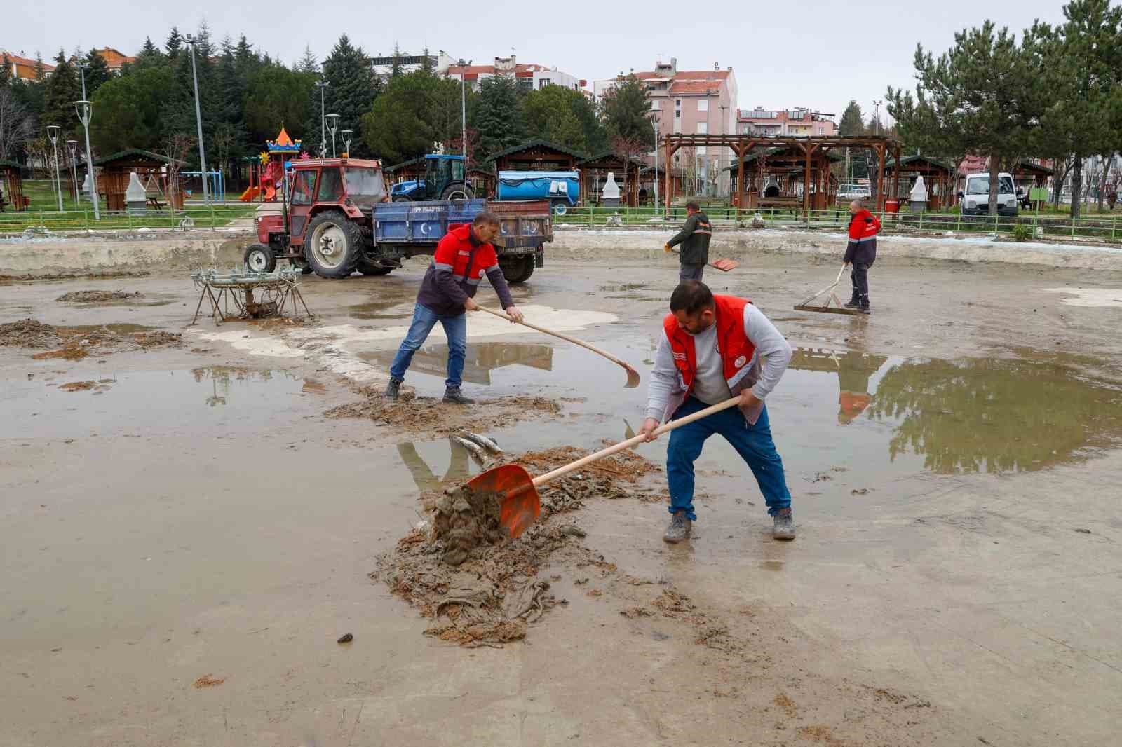 Uşak’ta parklar yaza hazırlanıyor