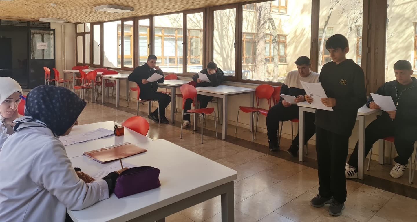 Bayburt Lisesinde hatiplik yarışması düzenlendi