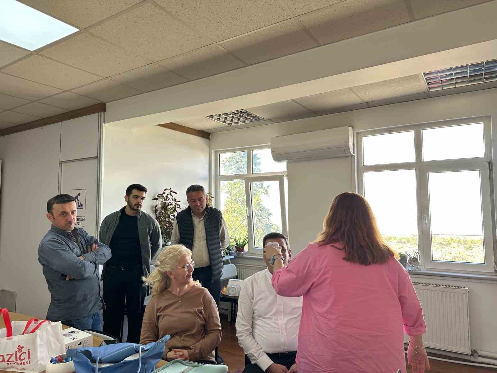 Mobil sigara bırakma polikliniğine kadın işçilerden yoğun ilgi