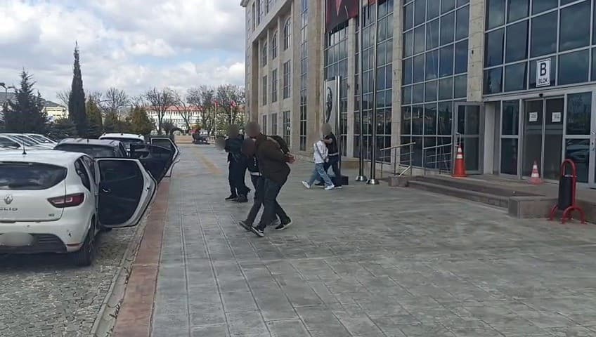 Uşak’ta uyuşturucu operasyonu: 3 tutuklama