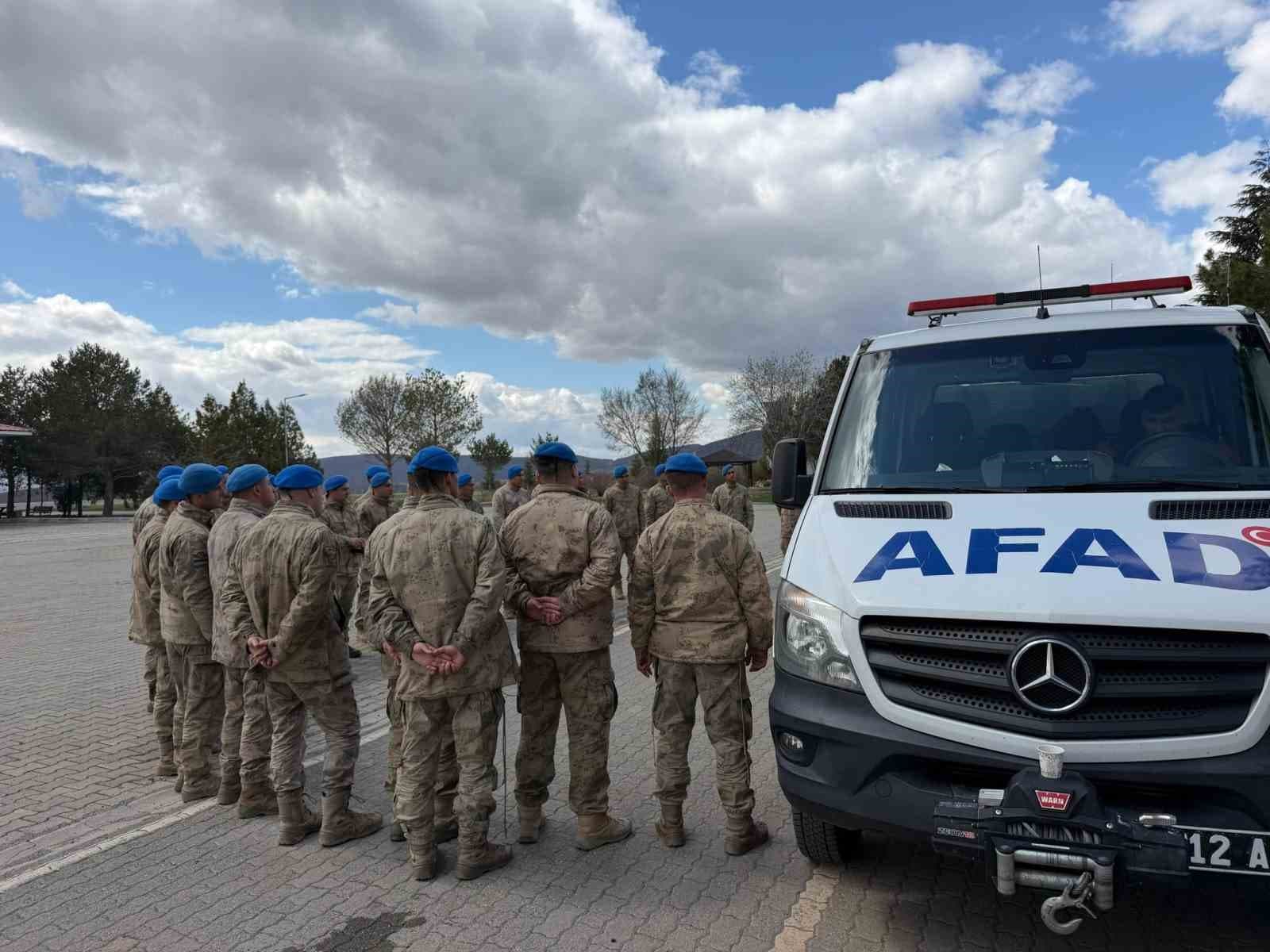 Bingöl’de jandarma personeline enkazda arama kurtarma eğitimi