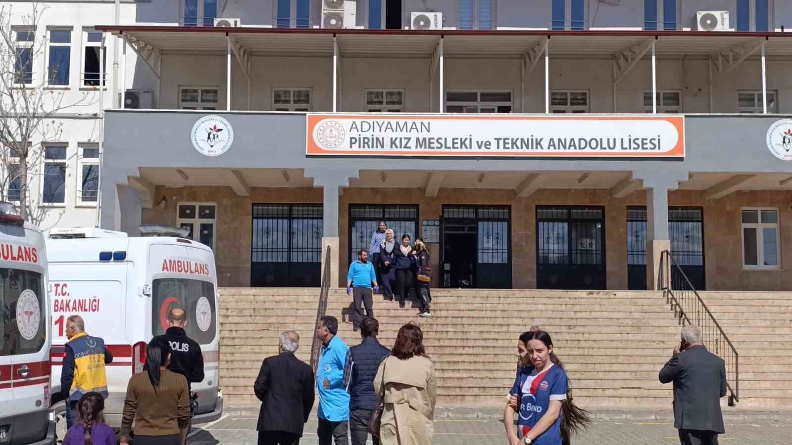 Adıyaman’da 3 öğrenci gıda zehirlenmesi şüphesiyle hastanelik oldu