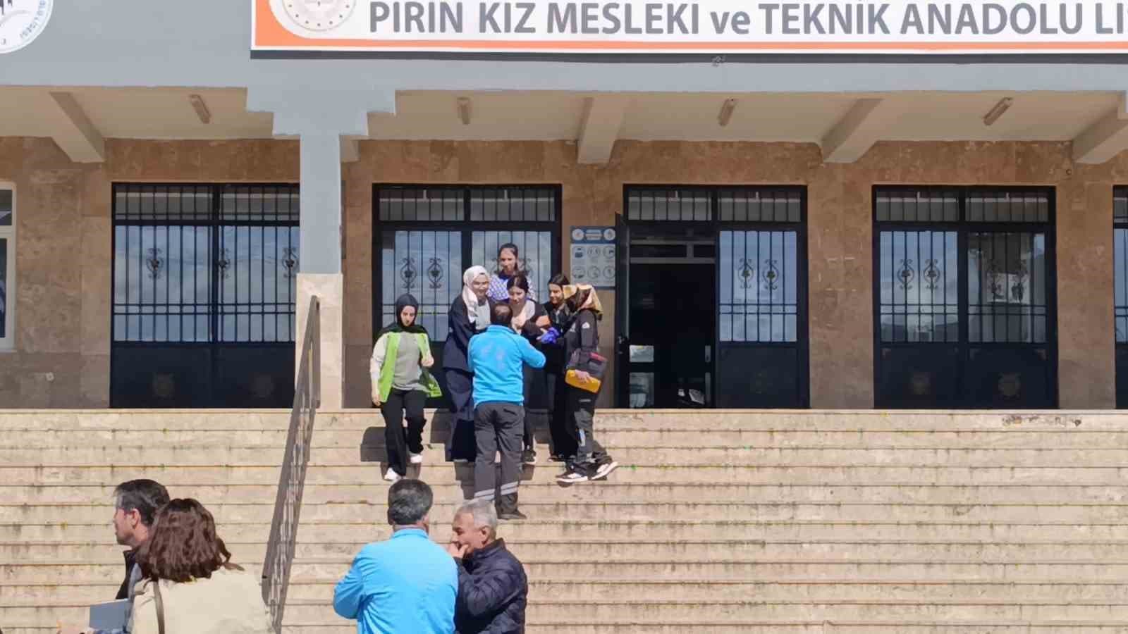 Adıyaman’da 3 öğrenci gıda zehirlenmesi şüphesiyle hastanelik oldu