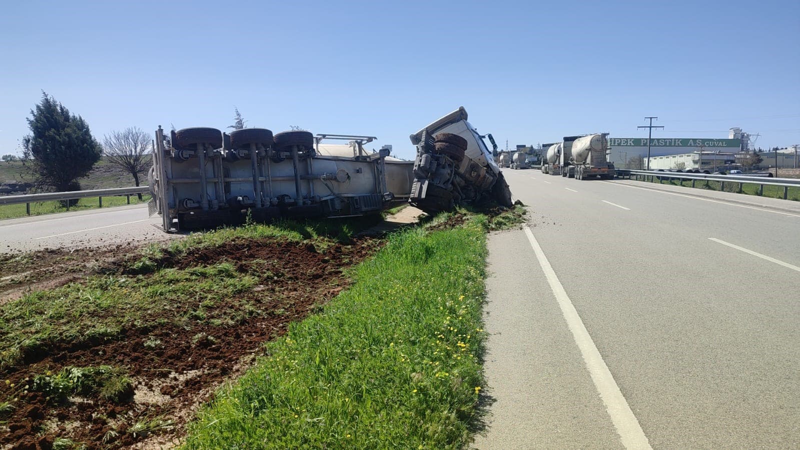 Kilis’te beton mikseri devrildi