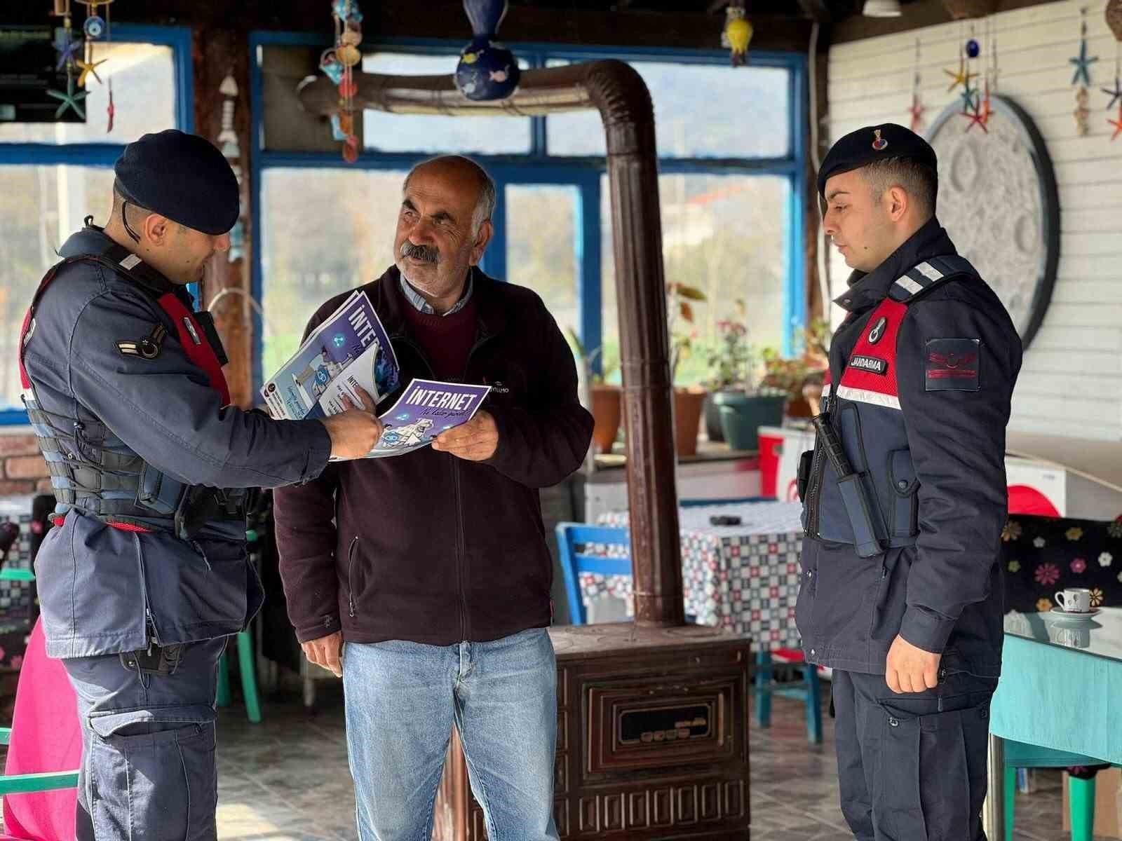 Çanakkale’de jandarmadan köylerde dolandırıcılık ve hırsızlığa karşı bilgilendirme çalışması