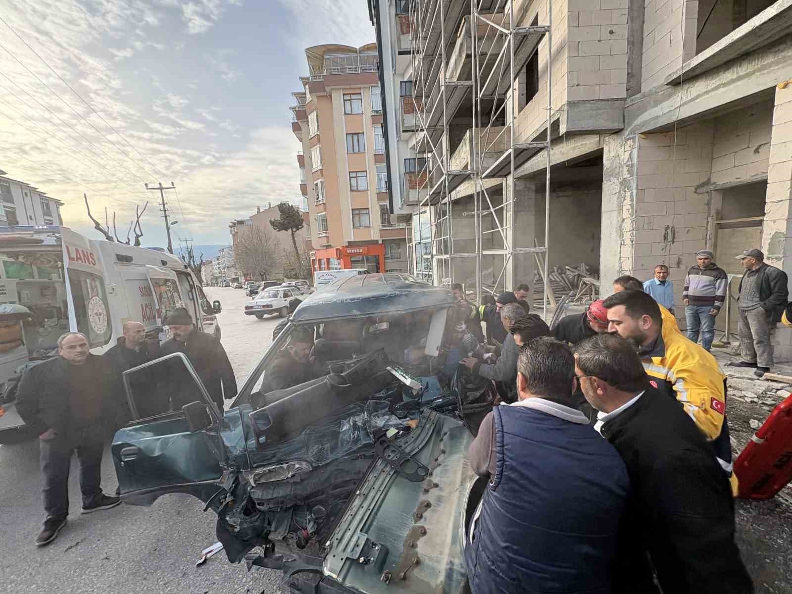 Kastamonu’da ekmek taşıyan fırın araçları çarpıştı: 3 yaralı