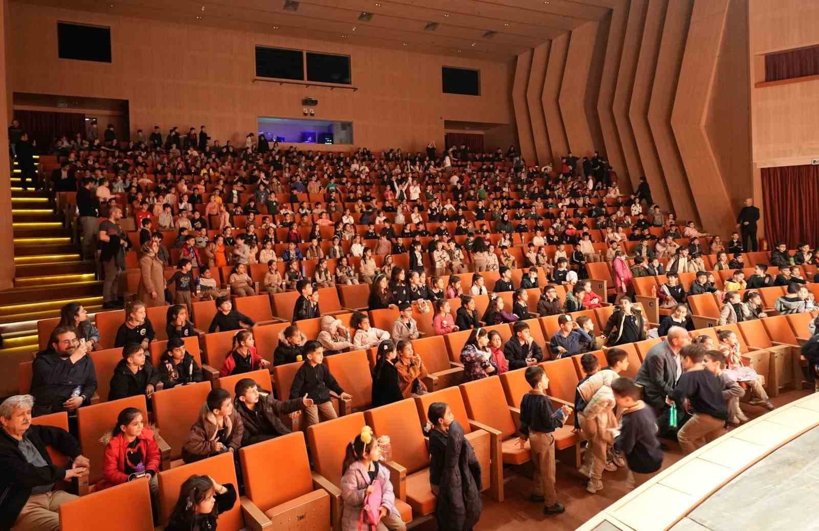 Şehitkamil’de çocuklar tiyatro ile buluşuyor