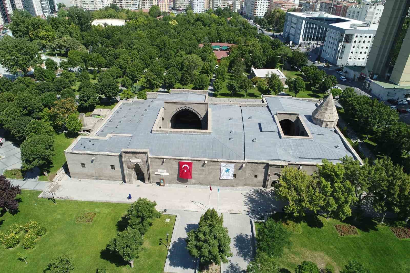 Gevher Nesibe Tıp Tarihi Müzesi’ne hayran kaldılar