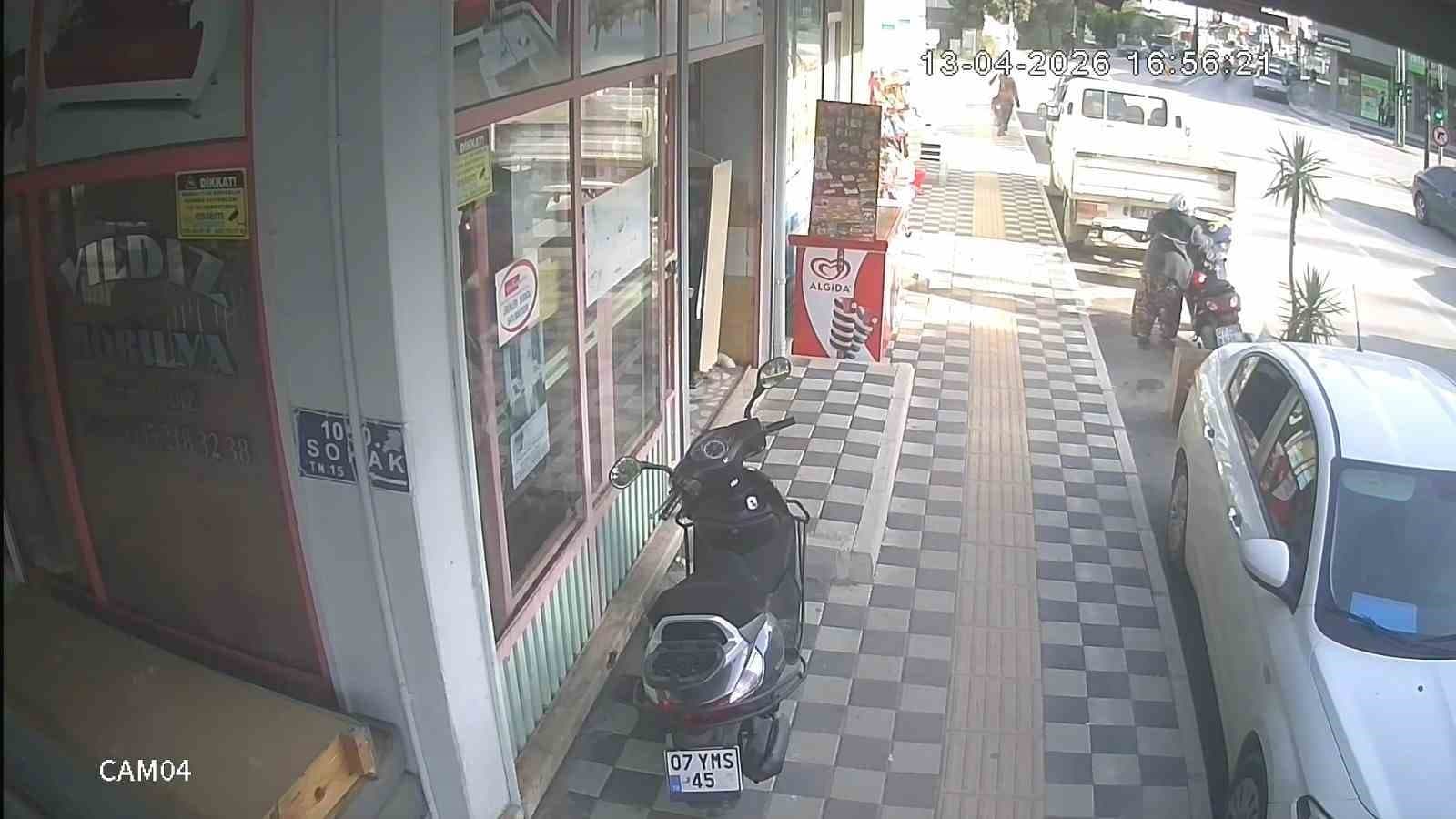 Kendi motosikleti gibi çalıp götürmesi saniyeler sürdü