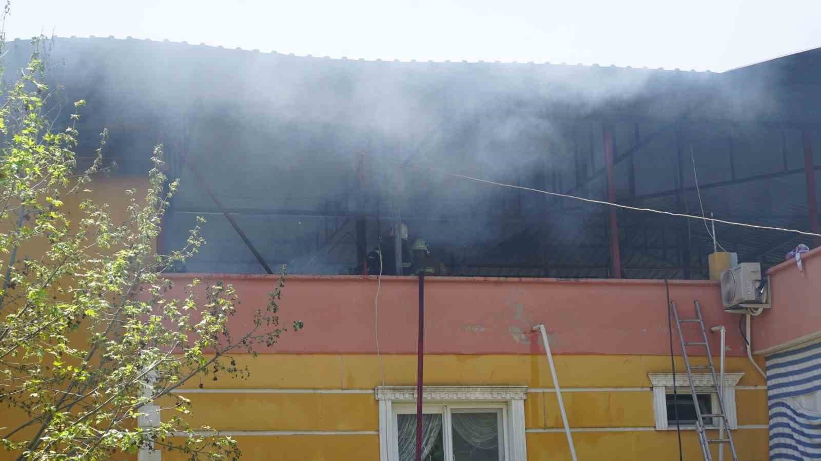 Gaziantep’te bir evde meydana gelen patlama paniğe neden oldu