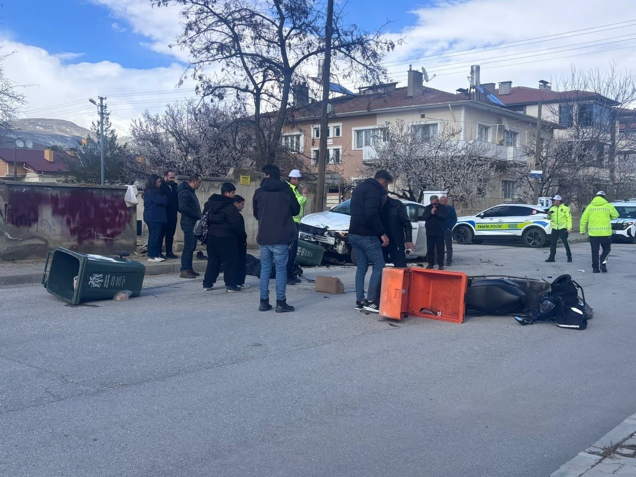 Erzincan’da otomobil ile motosiklet çarpıştı: 1 yaralı