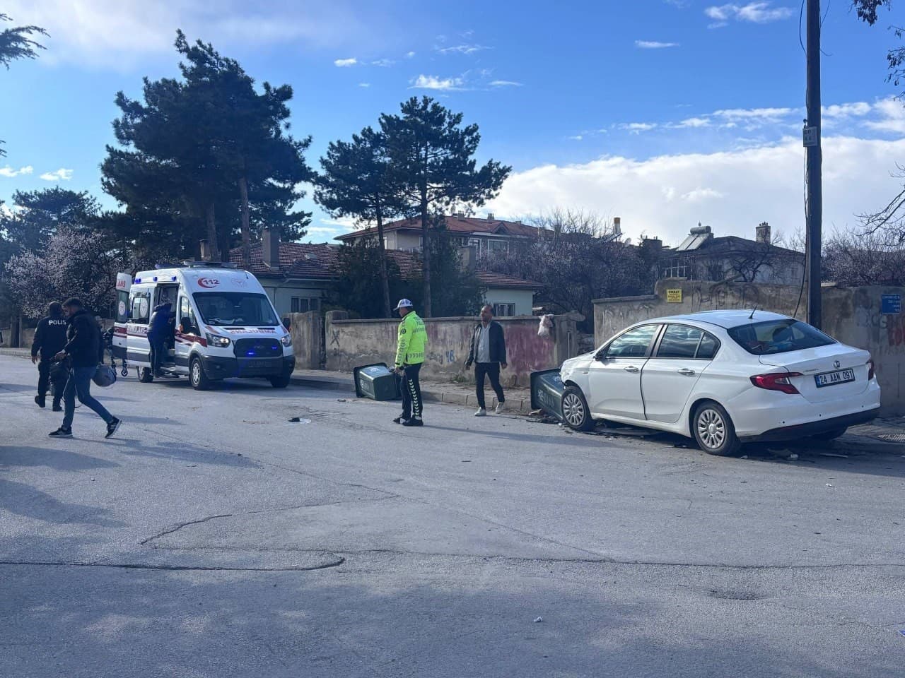 Erzincan’da otomobil ile motosiklet çarpıştı: 1 yaralı