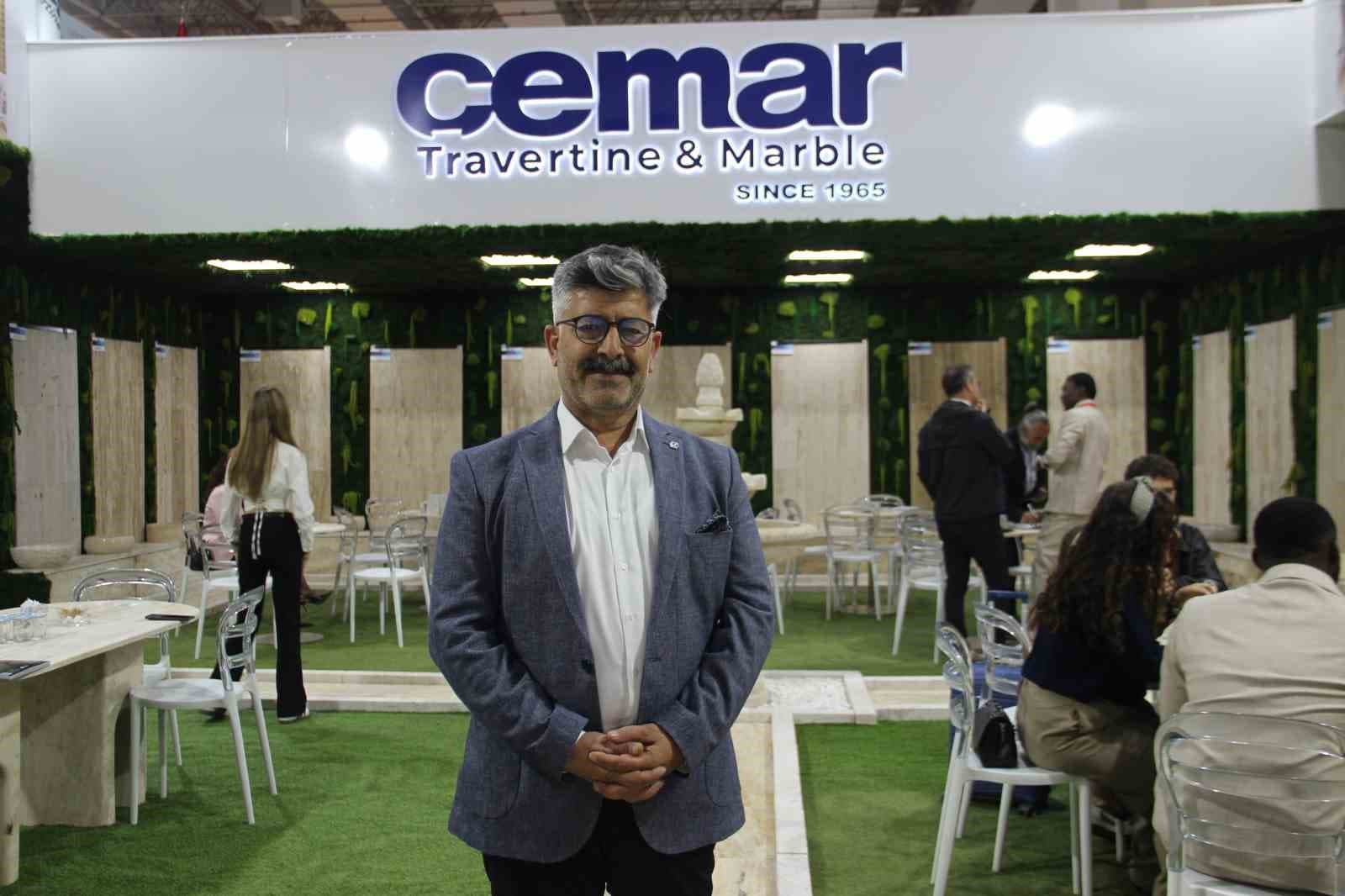 Doğal taşın kalbi İzmir’de atıyor