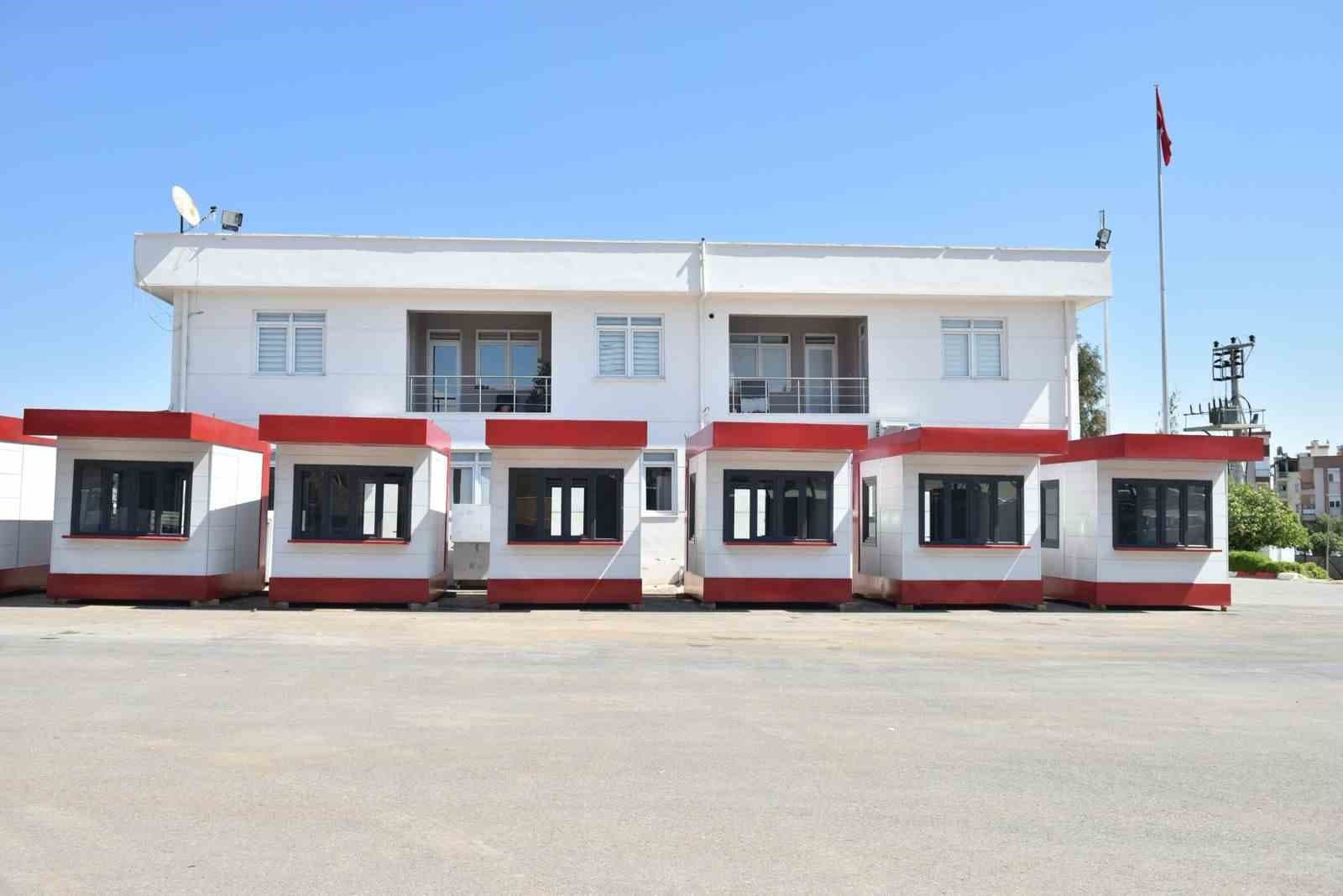 Kepez’e kırmızı-beyaz modern ekmek büfeleri