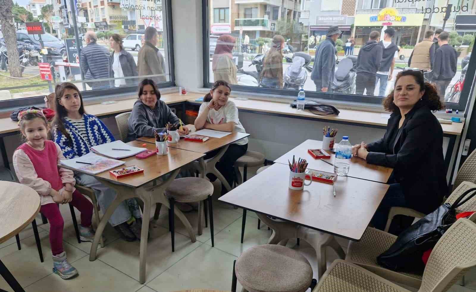 Ayvalık Belediyesi’nin resim atölyelerine yoğun ilgi