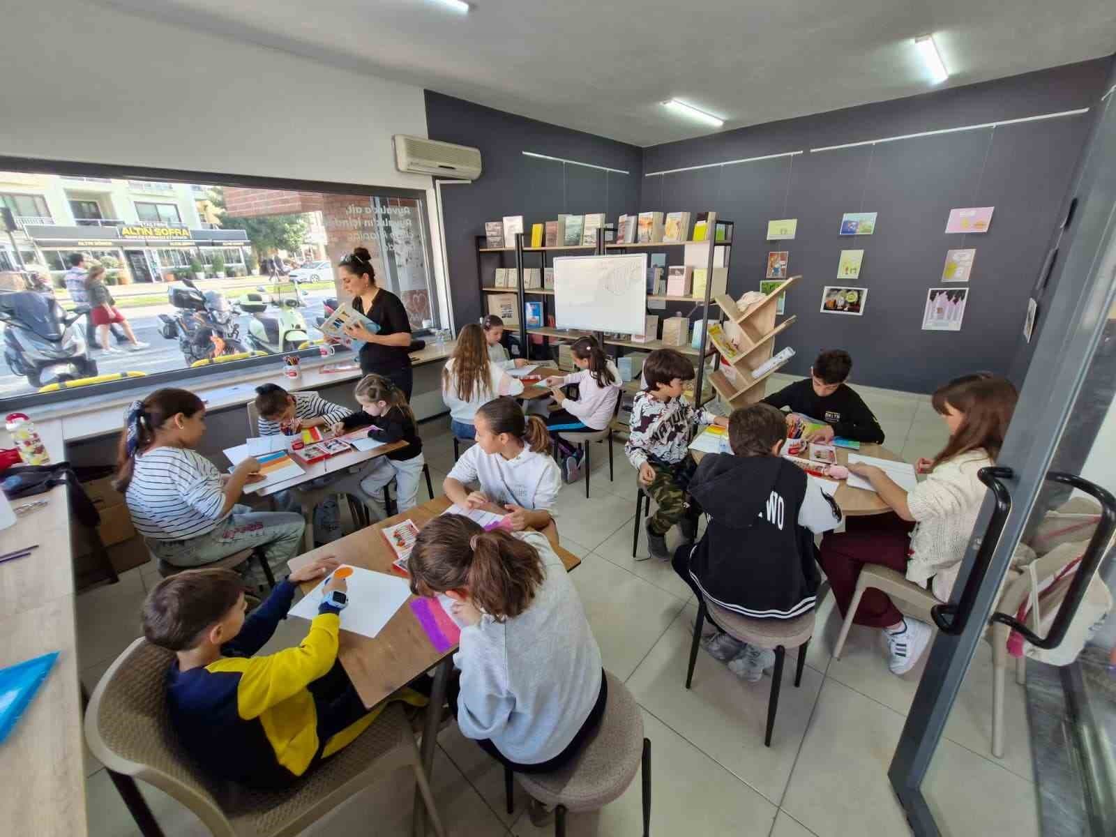Ayvalık Belediyesi’nin resim atölyelerine yoğun ilgi