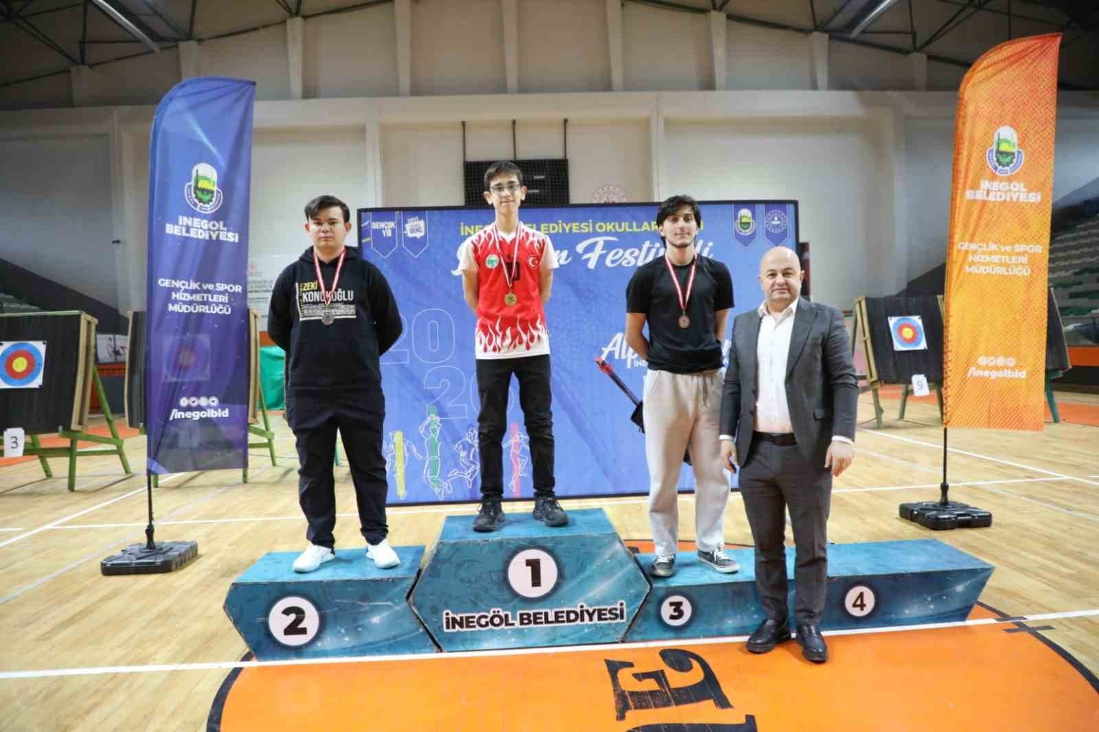 Spor festivalinde öğrenciler okçular yarıştı