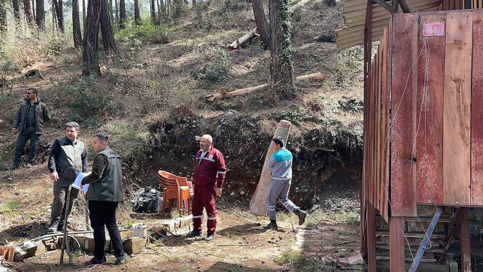 Osmaniye’de mahkeme kararı sonrası 31 kaçak yayla evinin yıkımına başlandı