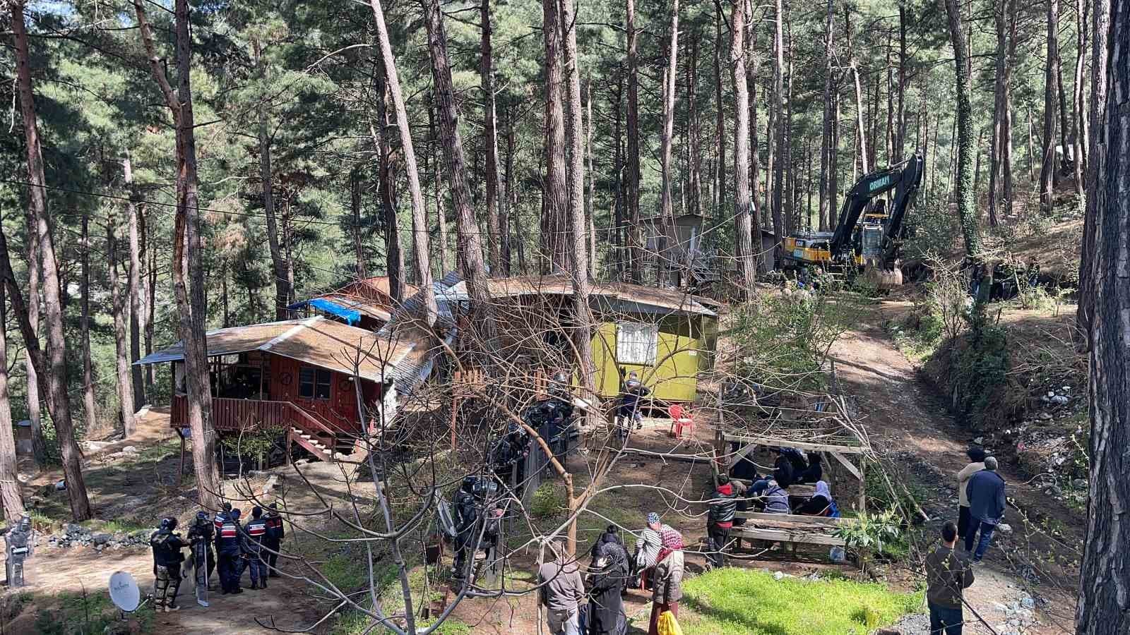Osmaniye’de mahkeme kararı sonrası 31 kaçak yayla evinin yıkımına başlandı