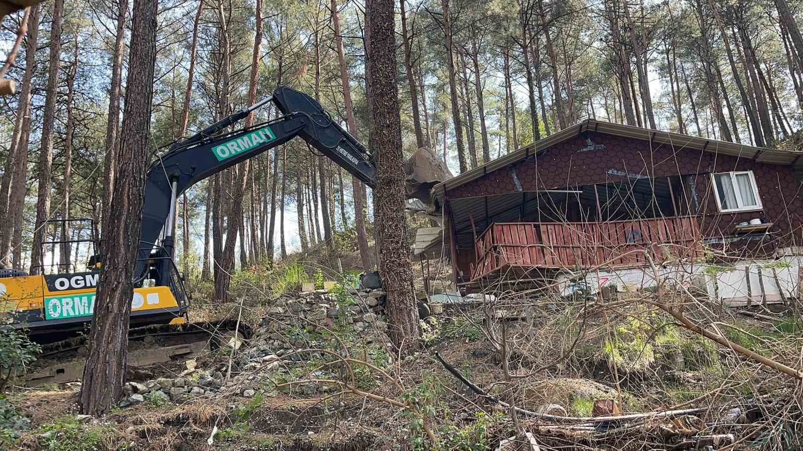 Osmaniye’de mahkeme kararı sonrası 31 kaçak yayla evinin yıkımına başlandı
