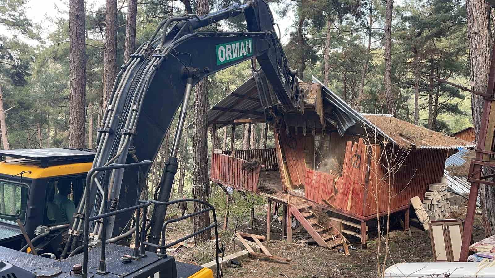 Osmaniye’de mahkeme kararı sonrası 31 kaçak yayla evinin yıkımına başlandı