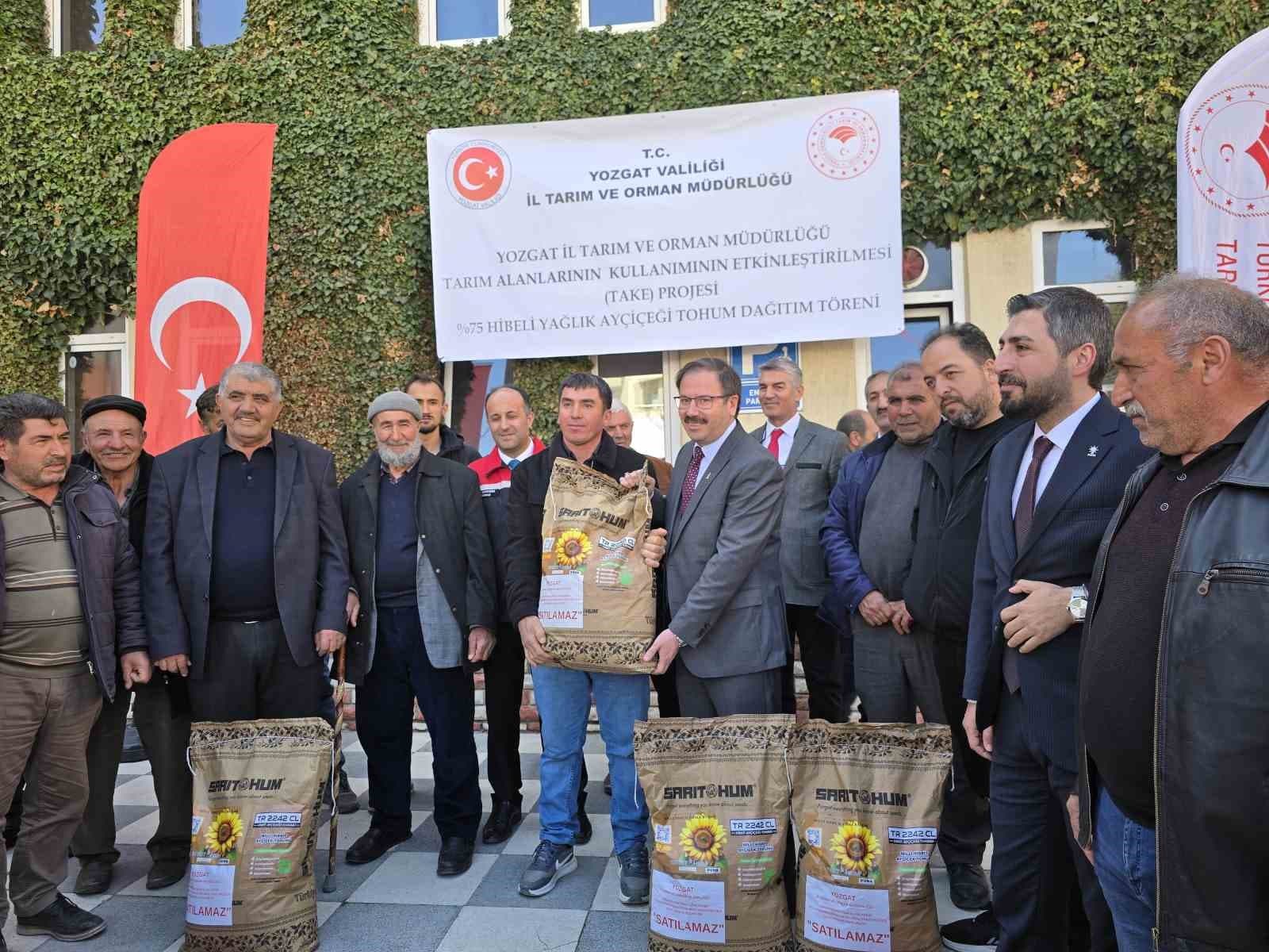 Yozgat’ta 676 paket yerli ve milli ayçiçeği tohumu dağıtıldı