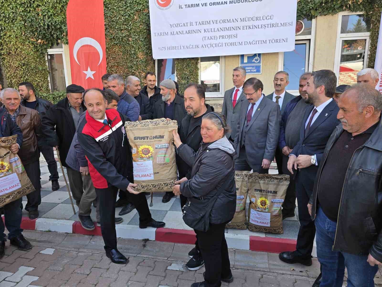 Yozgat’ta 676 paket yerli ve milli ayçiçeği tohumu dağıtıldı