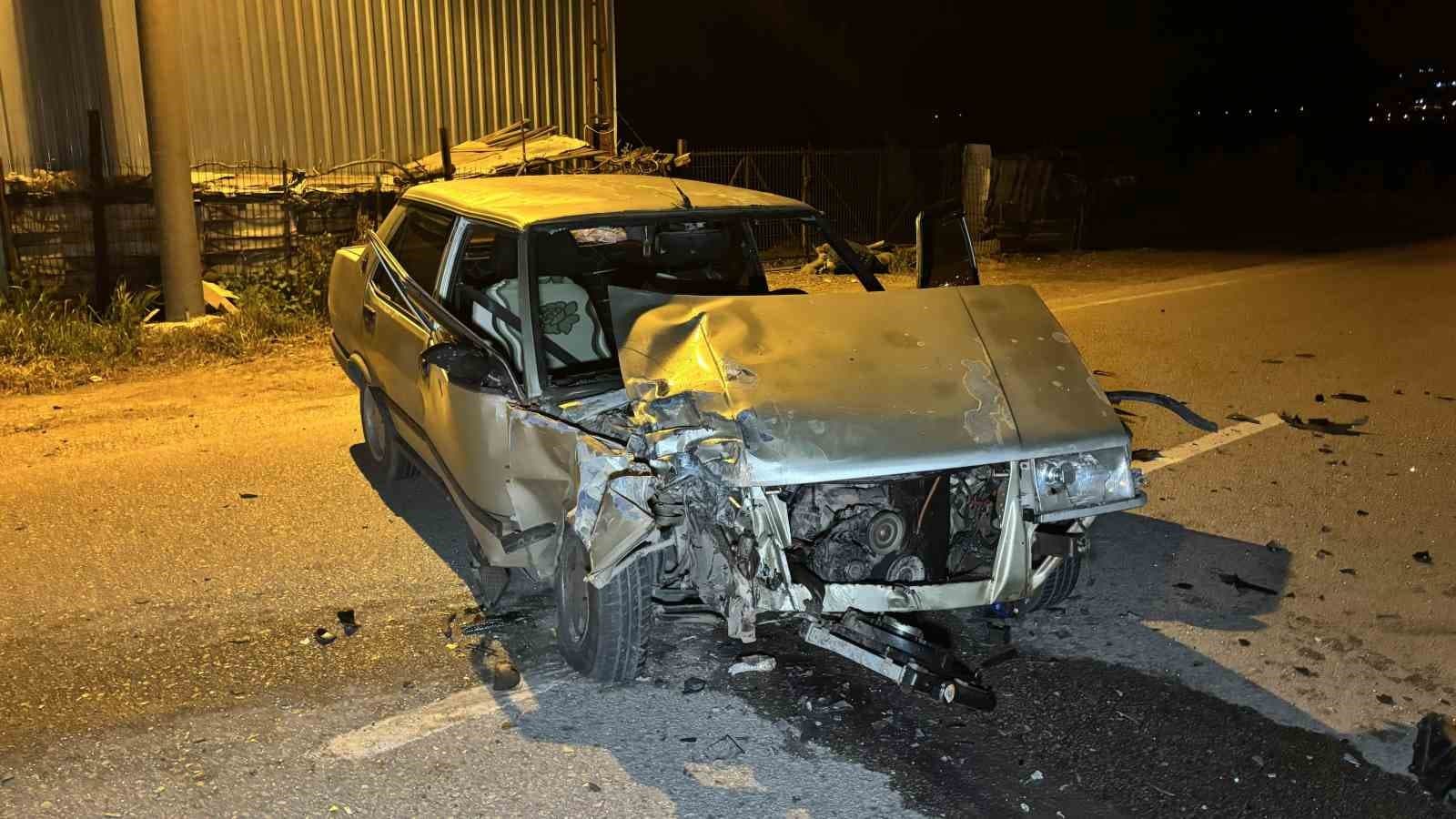 Acı kaza güvenlik kamerasına yansıdı; otomobille çarpışan motosiklet sürücüsü metrelerce havaya uçtu