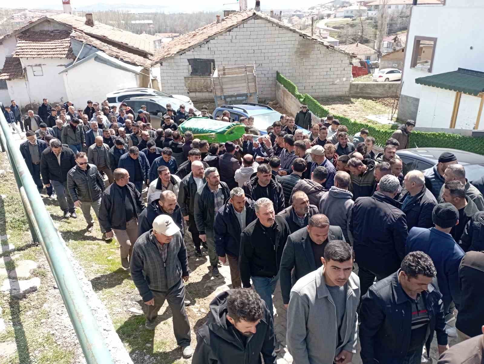 Traktörden düşerek hayatını kaybeden genç son yolculuğuna uğurlandı