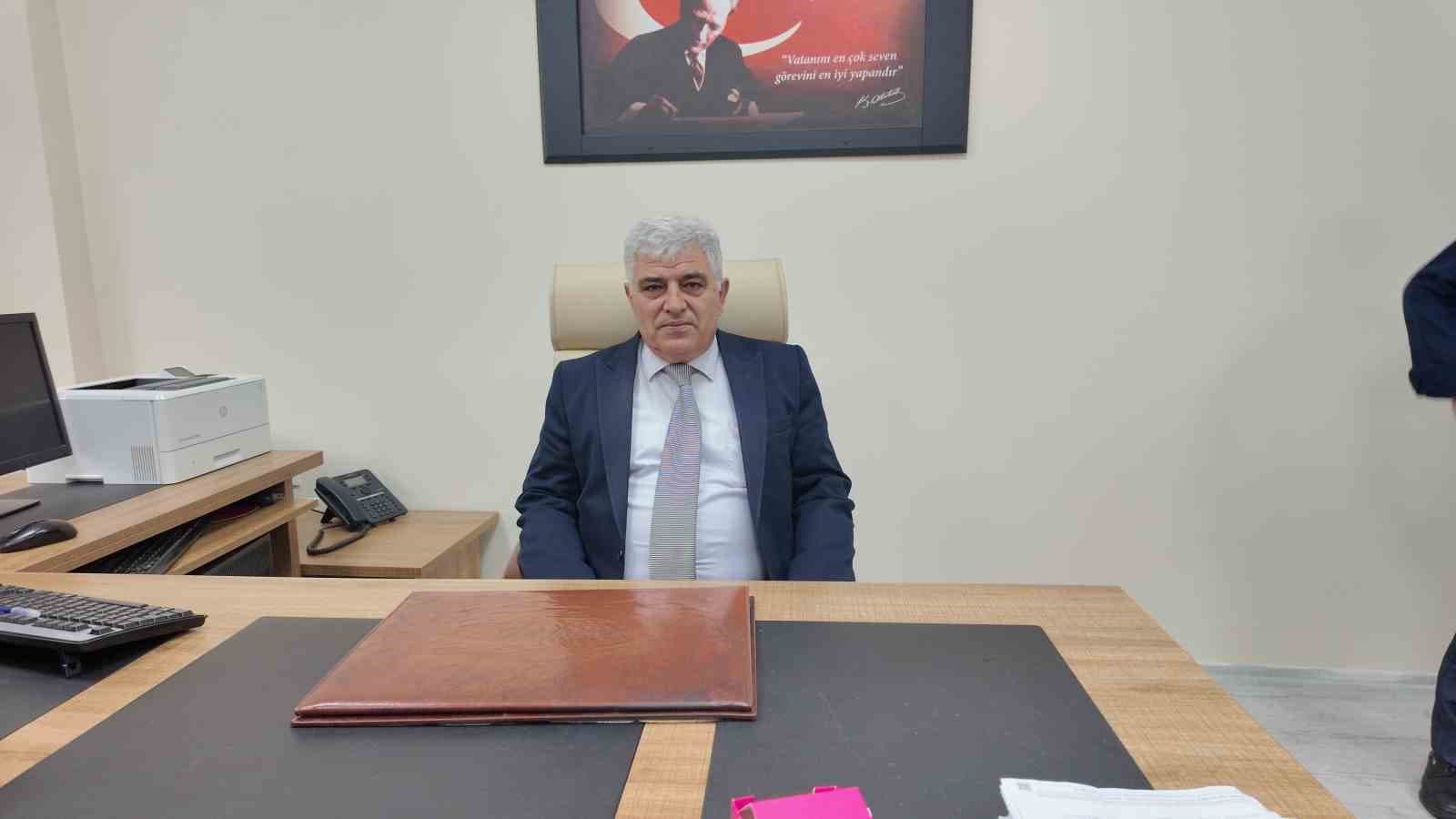 Gediz’de 26 yıldır nüfus müdürlüğü yapan Naci Özdemir emekli oldu