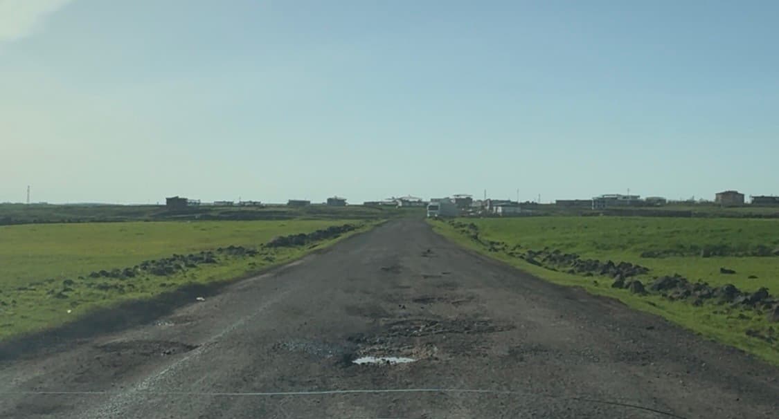 Yağışların ardından yollar köstebek yuvasına döndü
